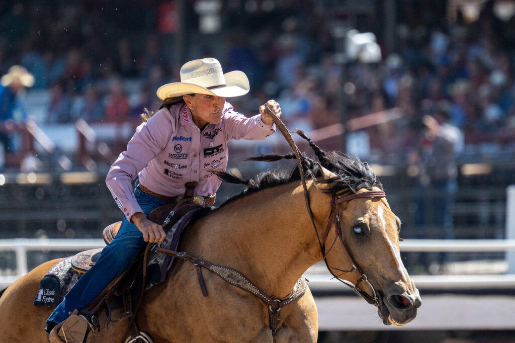 Lisa Lockhart and Rosas Cantina CC win Semifinal 2 at Cheyenne Frontier Days