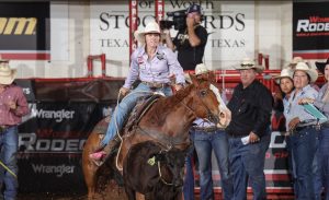 Marybeth Beam breakaway roping at WRWC