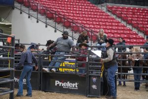 All Hustle: Desmond “dez” Johnson Will Push All 150 Calves At National Finals Breakaway Roping￼