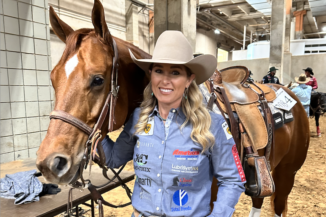 Jackie Crawford and "Tonic" pause behind the arena at the 2023 ARHFA