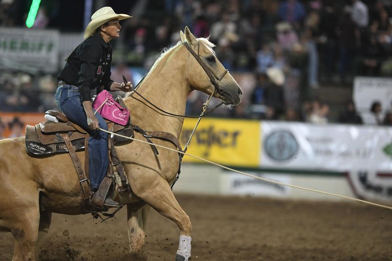 Erin Johnson Roping her second round cald to take the lead on two head in the reno average.