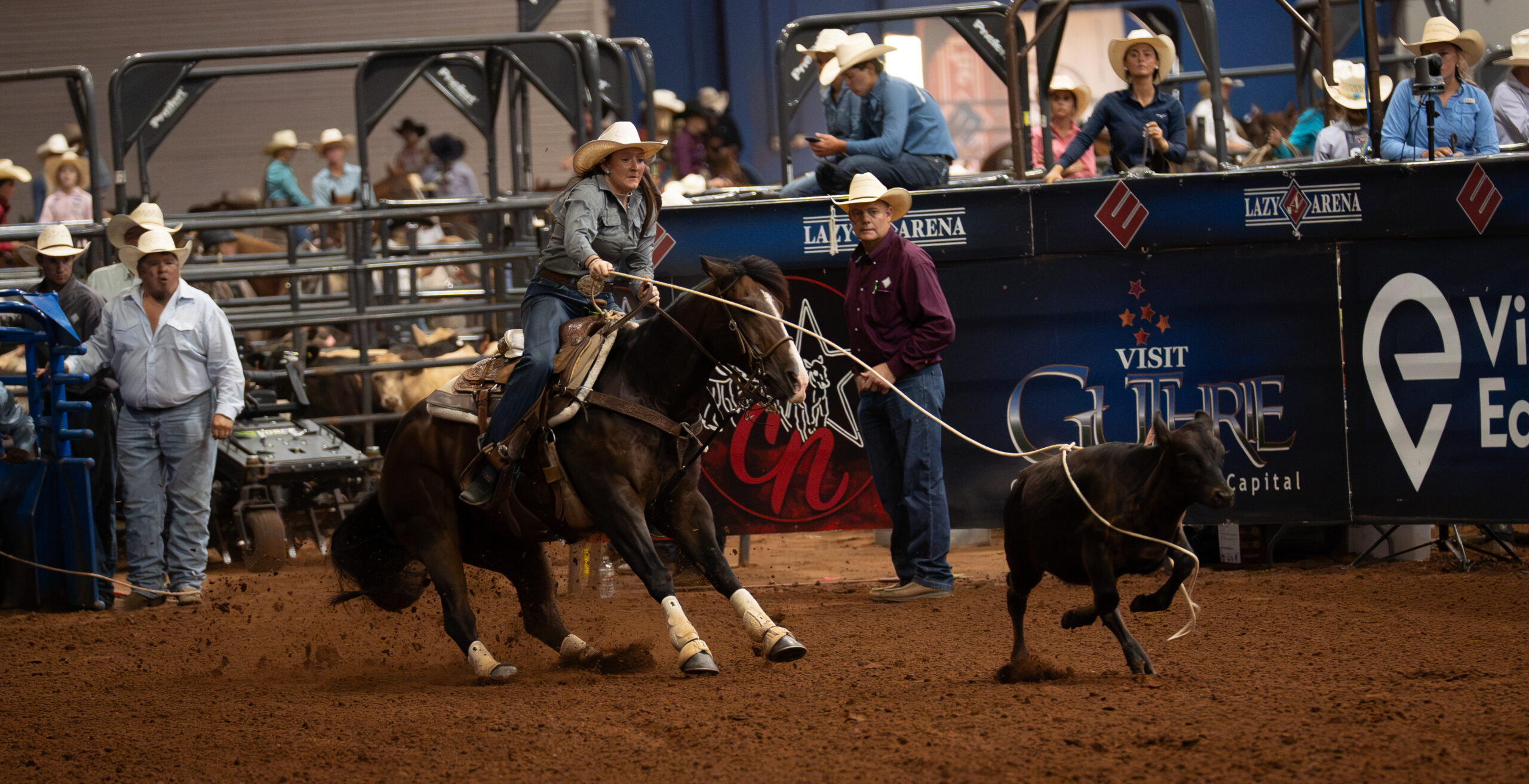 Blue Hall ropes her second calf in a 2.0 to go to the lead on a two-head average at the WCJR 2026 junior breakaway