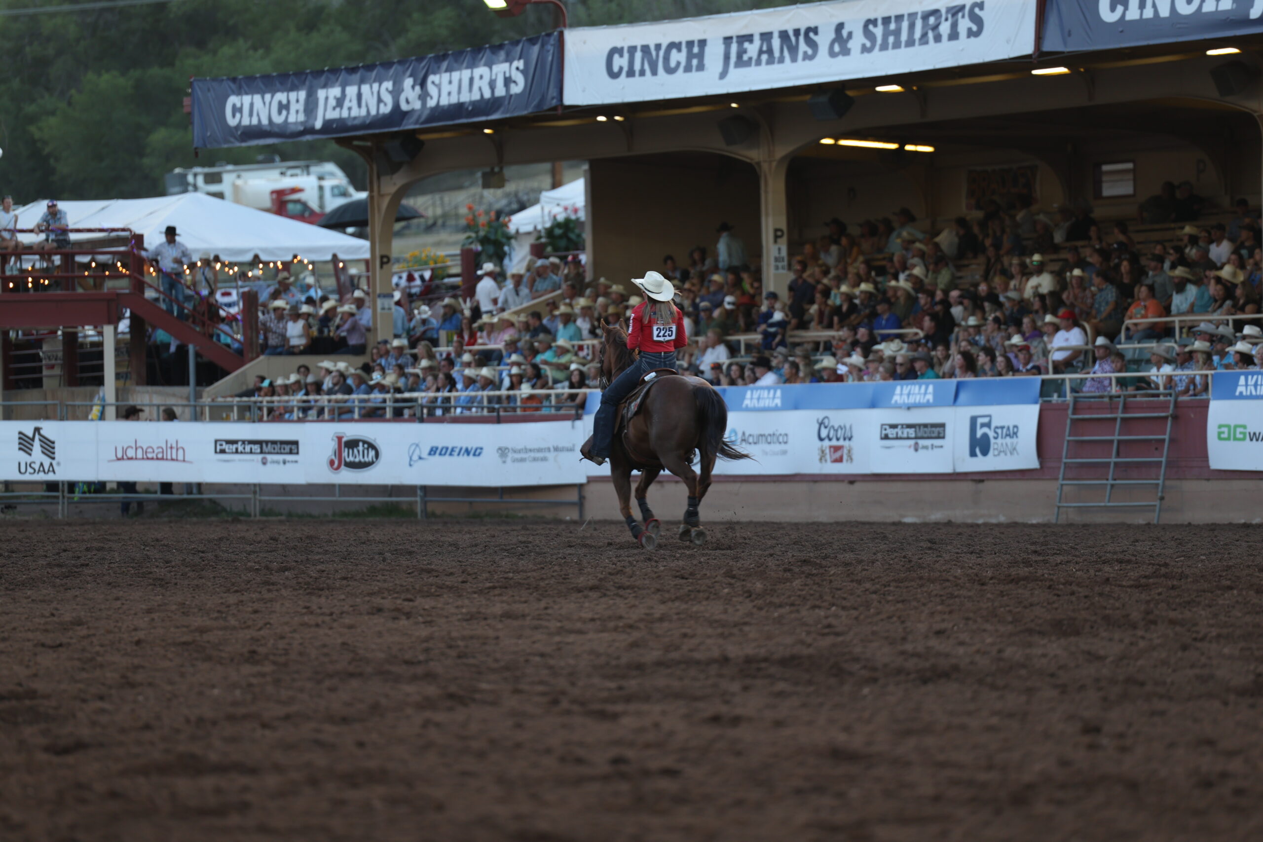 Bradi Whiteside roped a 2.7 to win round 1 at the 2026 NFR Open.