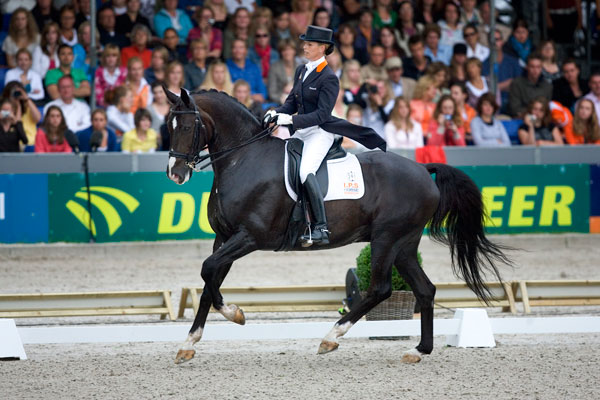 WEB-Anky-van-Grunsven-dressage-canter-Salinero