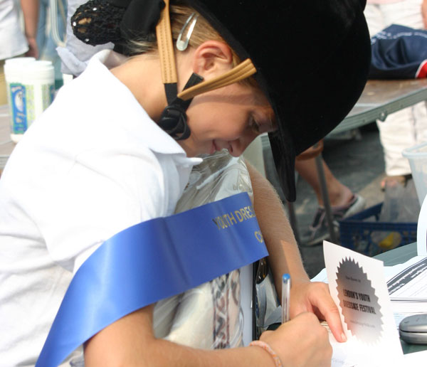 19-two-time-overall-champion-Rachel-Chowanec-writes-a-thank-you-note