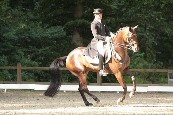 14-Sven-riding-Honeymoon