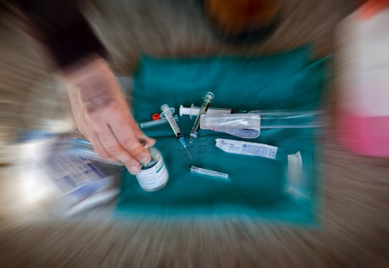 Compounding syringes