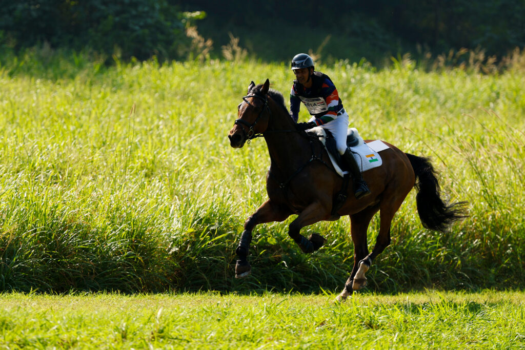 Galloping event horse