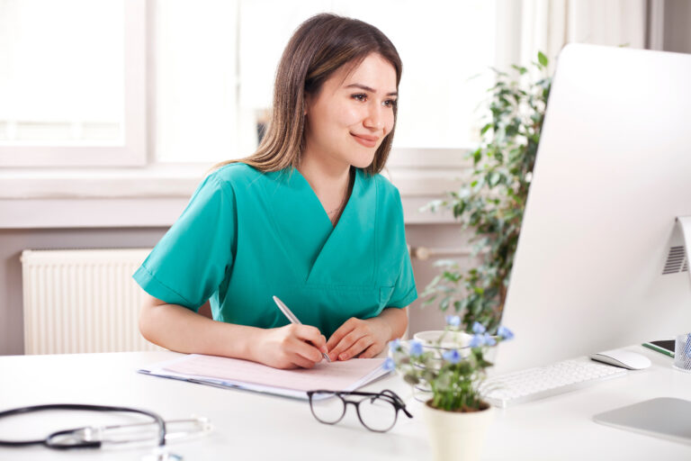 Doctor woman in the office