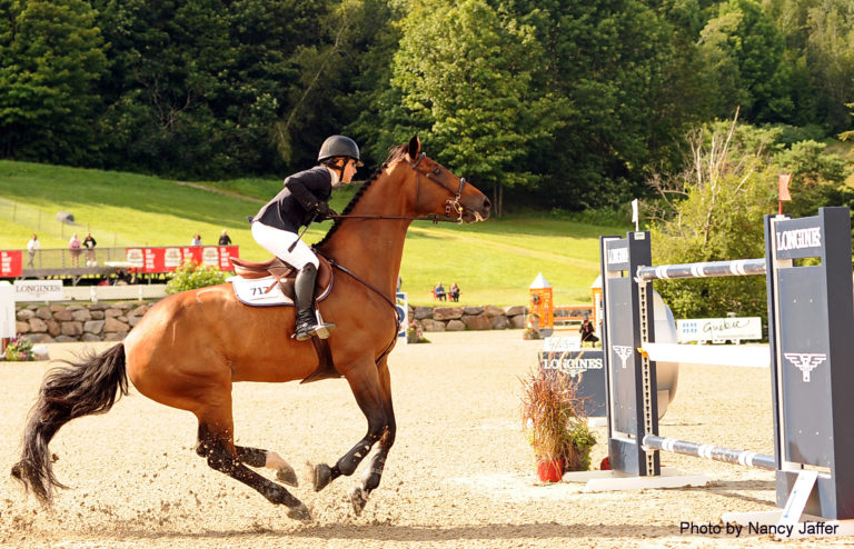 bromont-Isabelle-Lapierre-at-last-fence