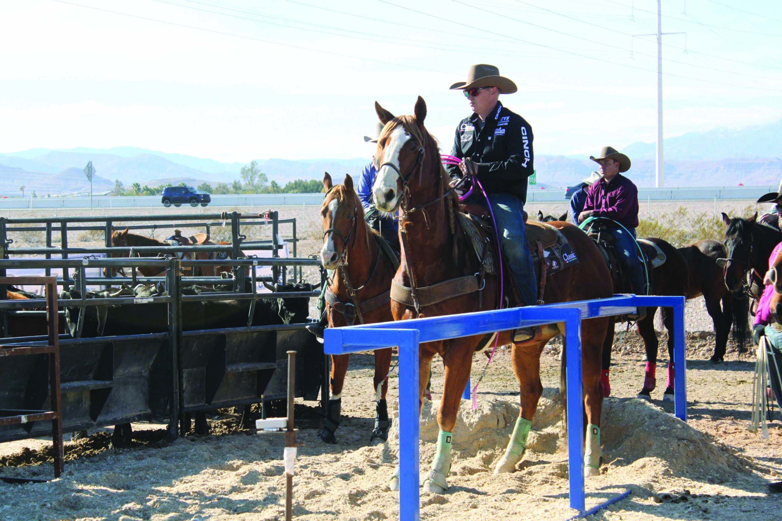 Levi Simpson header in roping box