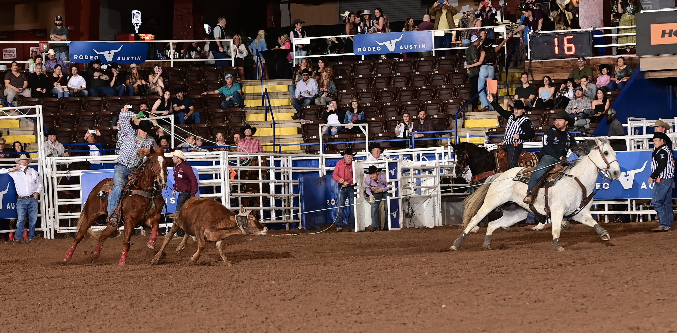 Luke Brown and Hunter Koch team roping at Rodeo Austin.