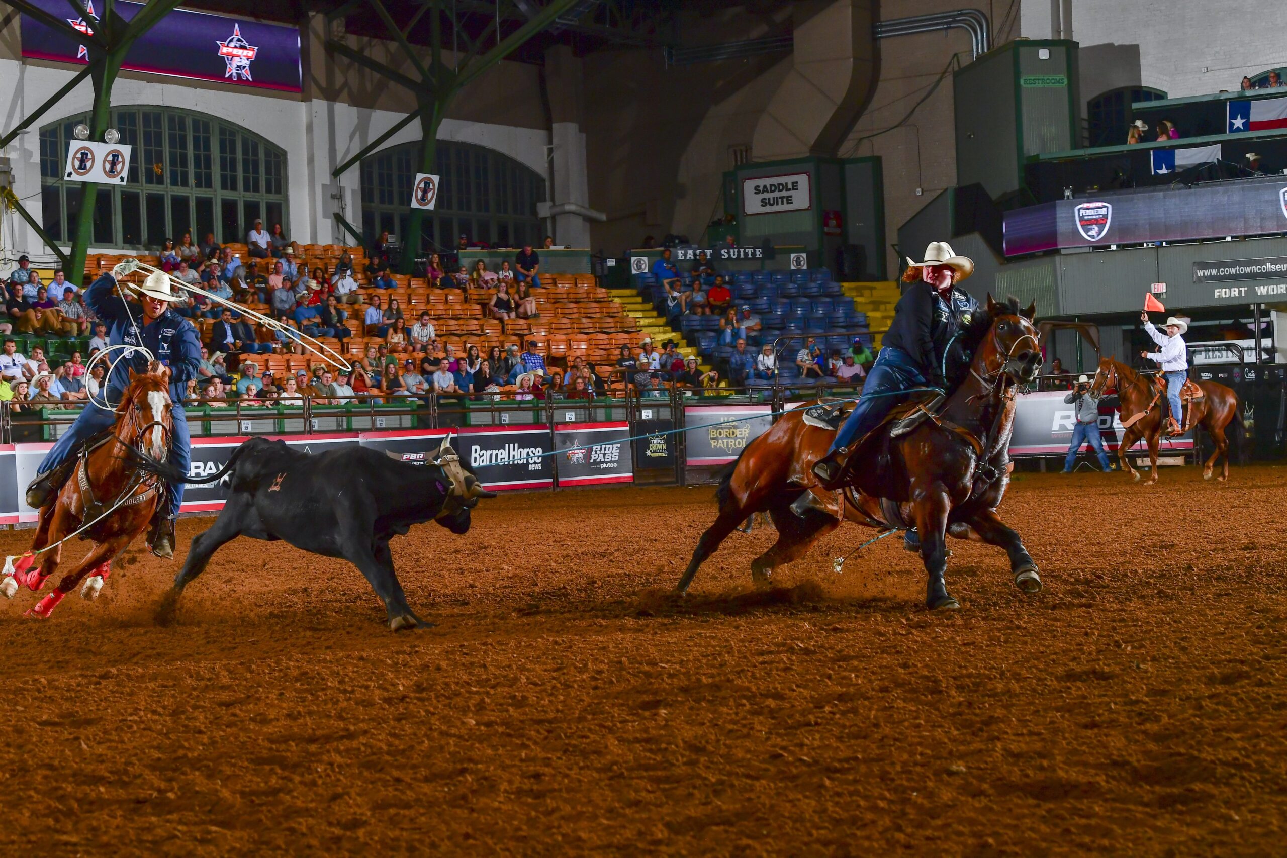 Kenna Francis and Whitney Desalvo female team ropers.