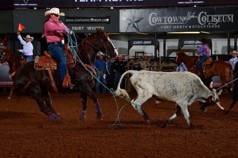 Lorraine Moreno heeling in the team roping