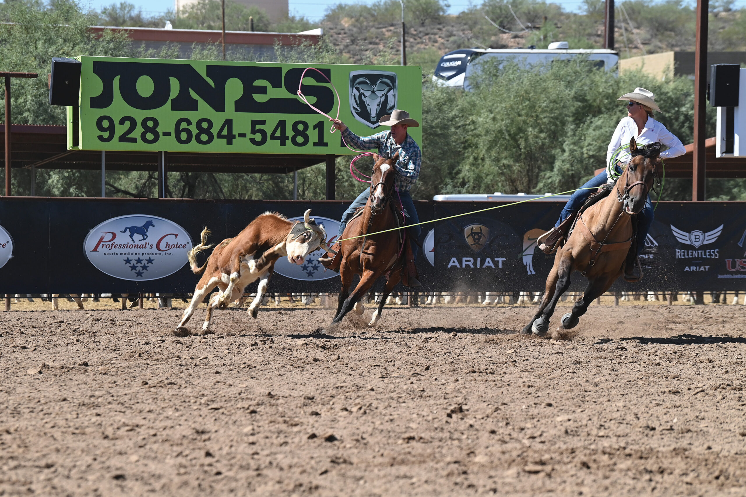 Georgie Murray and Michael Brockett team roping