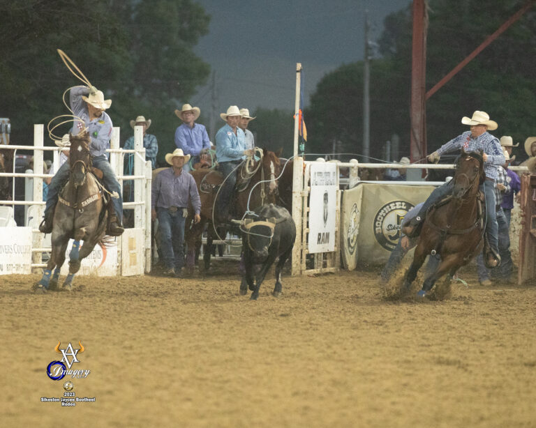 Clint Summers heading a steer for Jake Long at the 2023 Sikeston Jaycee Bootheel Rodeo.