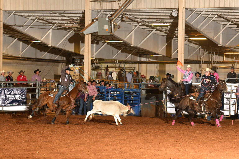 Coleman Proctor turning a steer for Logan Medlin at the 2023 Prairie Circuit Finals.