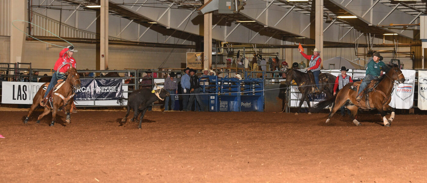Andrew Ward turning a steer for Buddy Hawkins at the 2023 Prairie Circuit Finals.