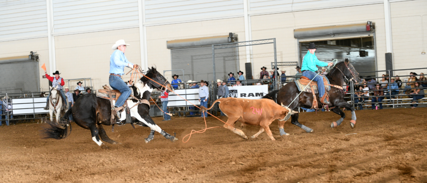 Dusty Taylor heeling a steer with Zane Murphy at the 2023 Mountain States Circuit Finals.