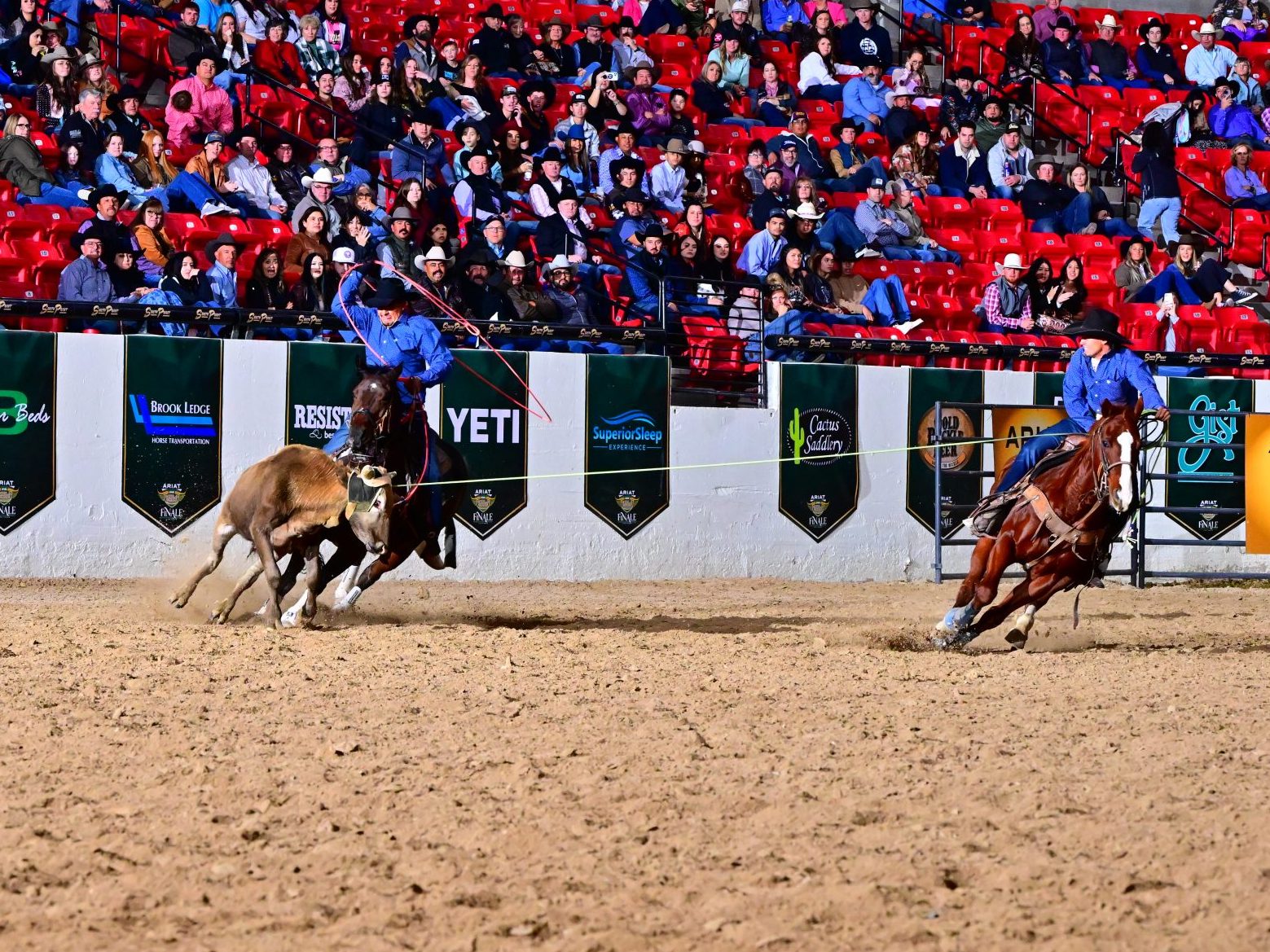 Lorenzo Carbajal heading a steer for Antonio Carbajal to win the #9.5 Ariat Finale.