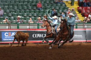 Kelsey Pugmire and Ashtyn Pratz team roping