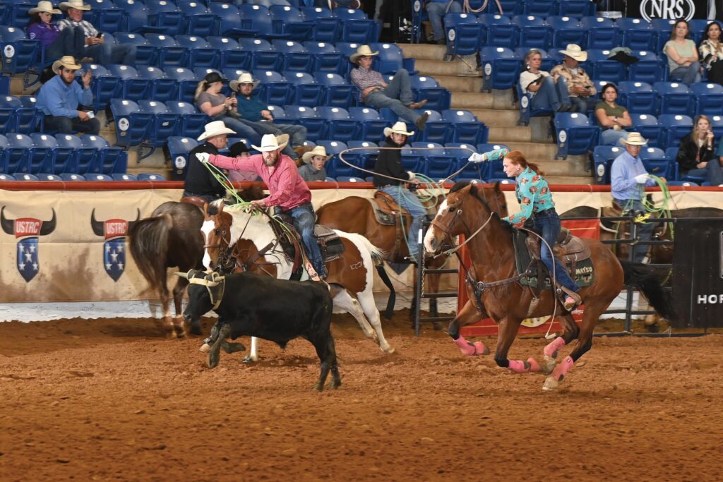 Caroline Taylor roping in the 2024 Cinch USTRC National Finals of Team Roping #9.5.