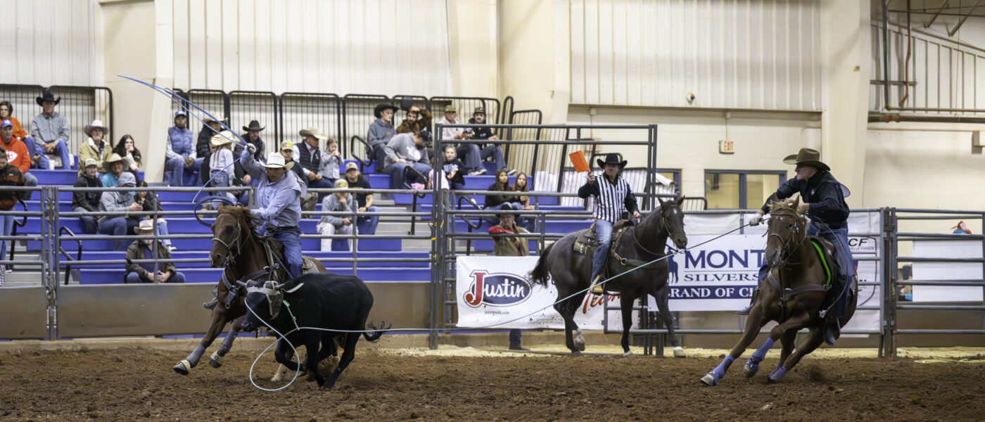 Mason Appleton heading a steer for Rance Doyal at the 2024 Prairie Circuit Finals.