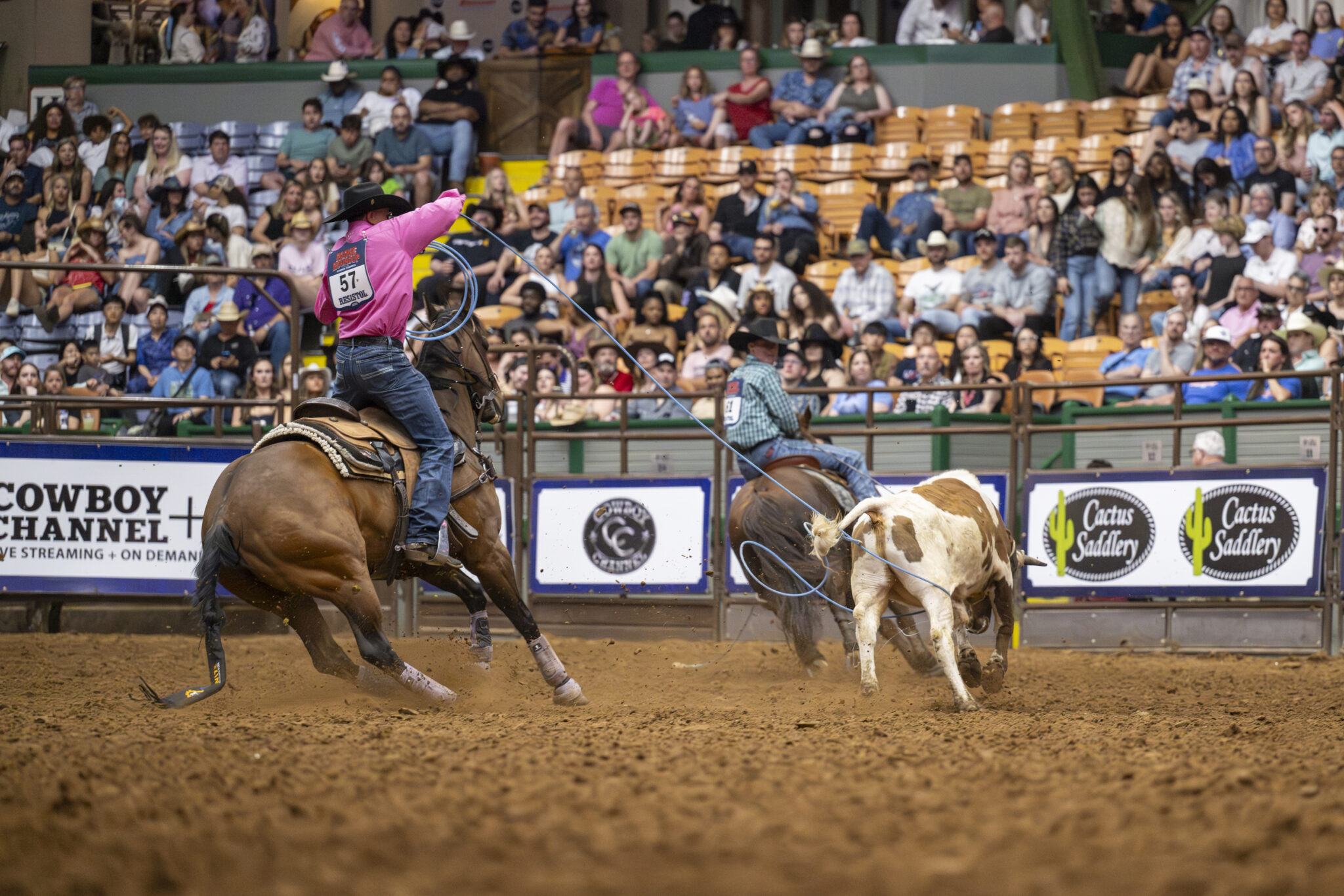 Faron Candelaria Makes His Move in the 2025 Resistol Rookie Heeler Race ...