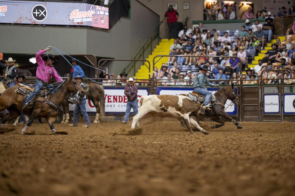 Gabe Williams took a fast shot on their final four steer before he went left—leaving it to Faron Candelaria to clean up the heels.