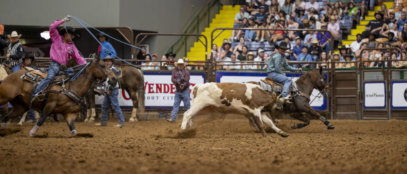 Gabe Williams took a fast shot on their final four steer before he went left—leaving it to Faron Candelaria to clean up the heels.