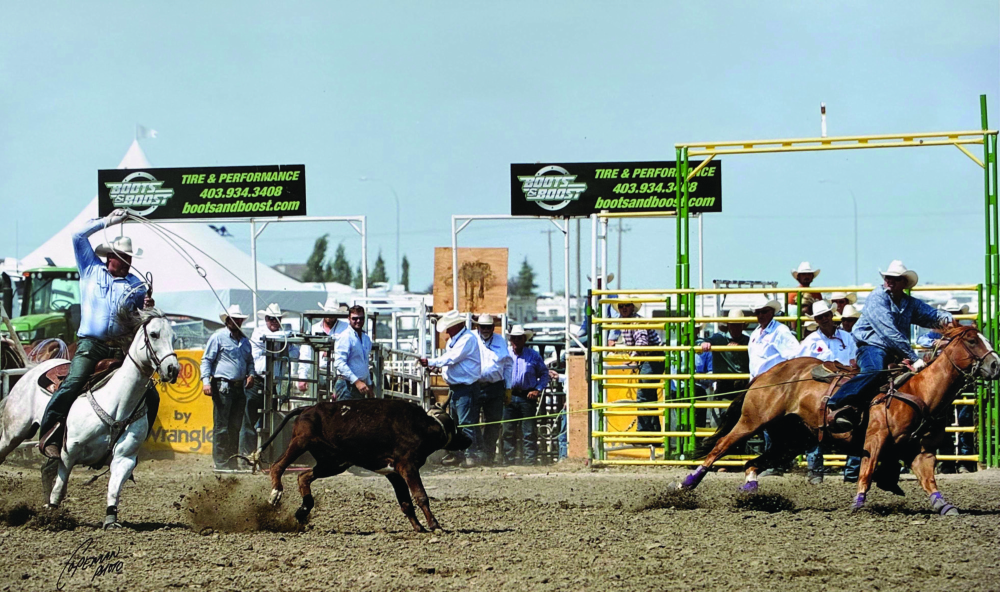 Kevin Schreiner turning in on a steer at the 2014 Strathmore Stampede