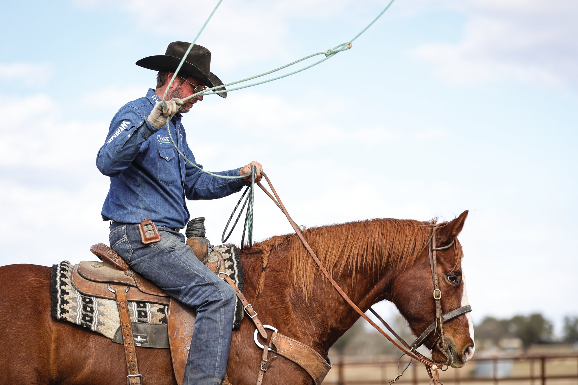 Logan Olson holding his rope and reins on a head horse