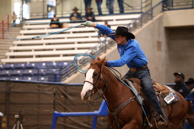 Clyde Bolejack heads on Catty Reyz at the 2026 Old West World Championships in Amarillo, Texas.