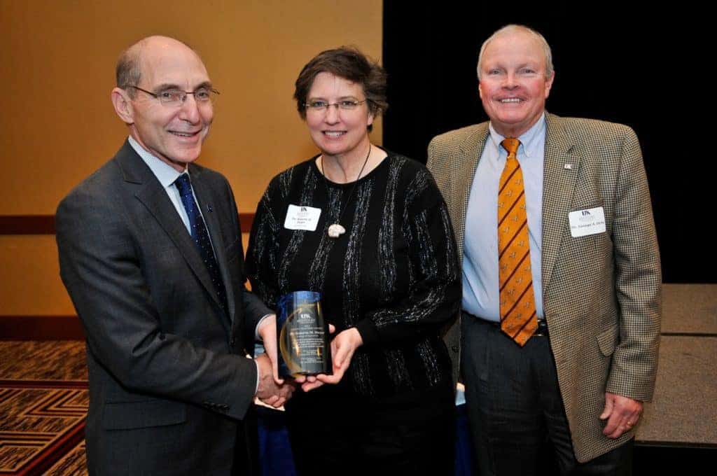 Dr. Roberta Dwyer Receives UK  Alumni Association Great Teacher Award