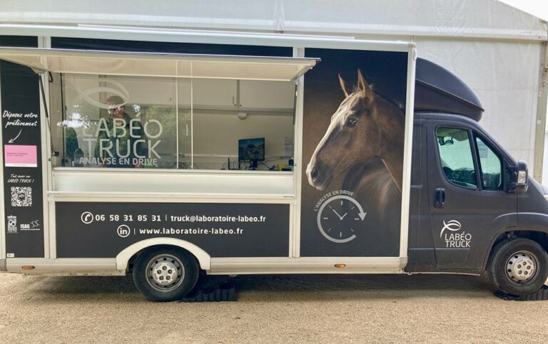 mobile laboratory truck