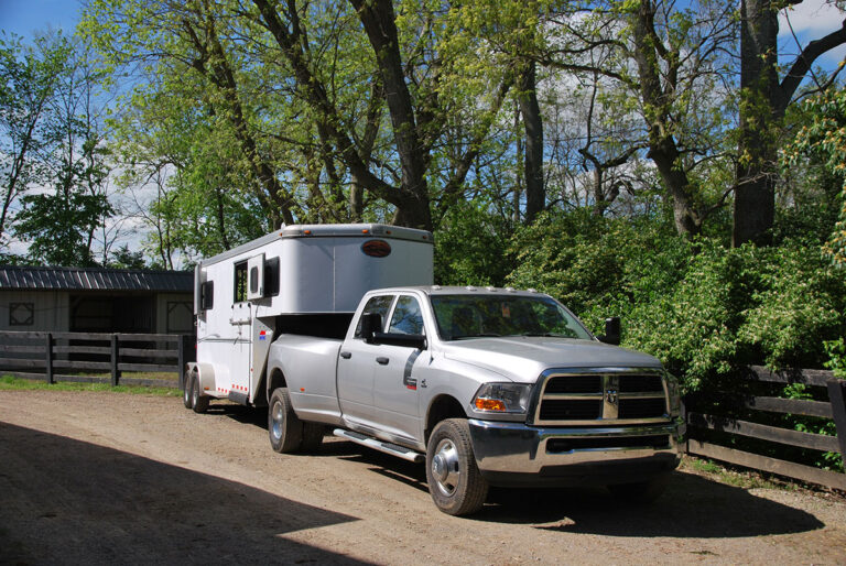 truck and gooseneck horse trailer