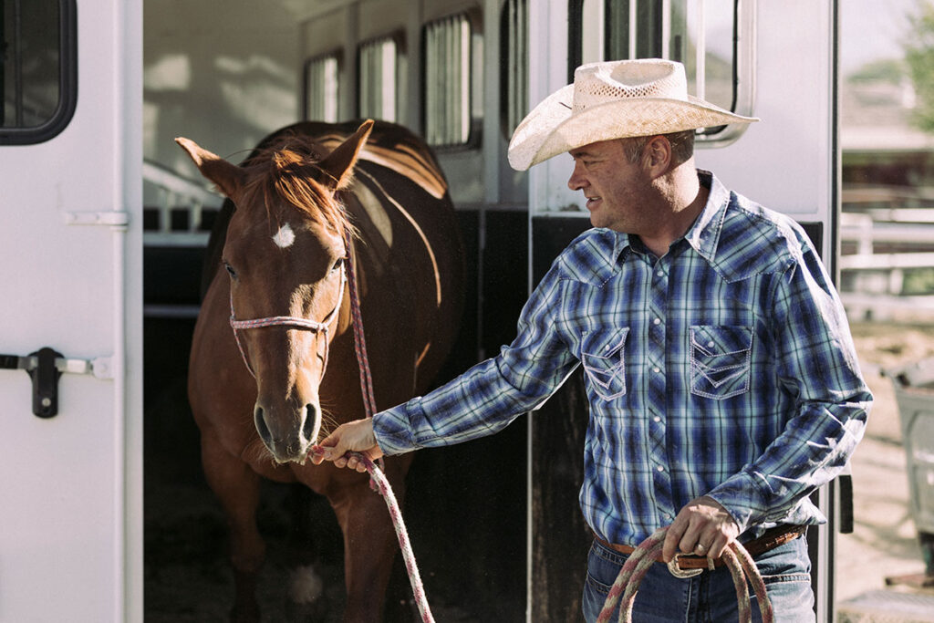 unloading horse from trailer