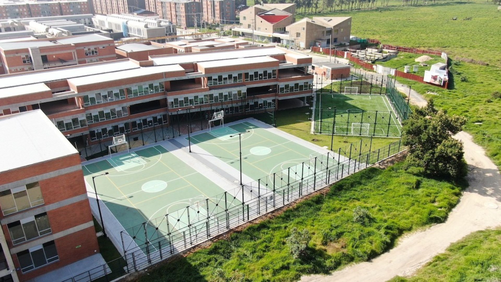 ¿Cómo le fue a la alcaldía de Claudia López con la entrega de colegios en Bogotá?