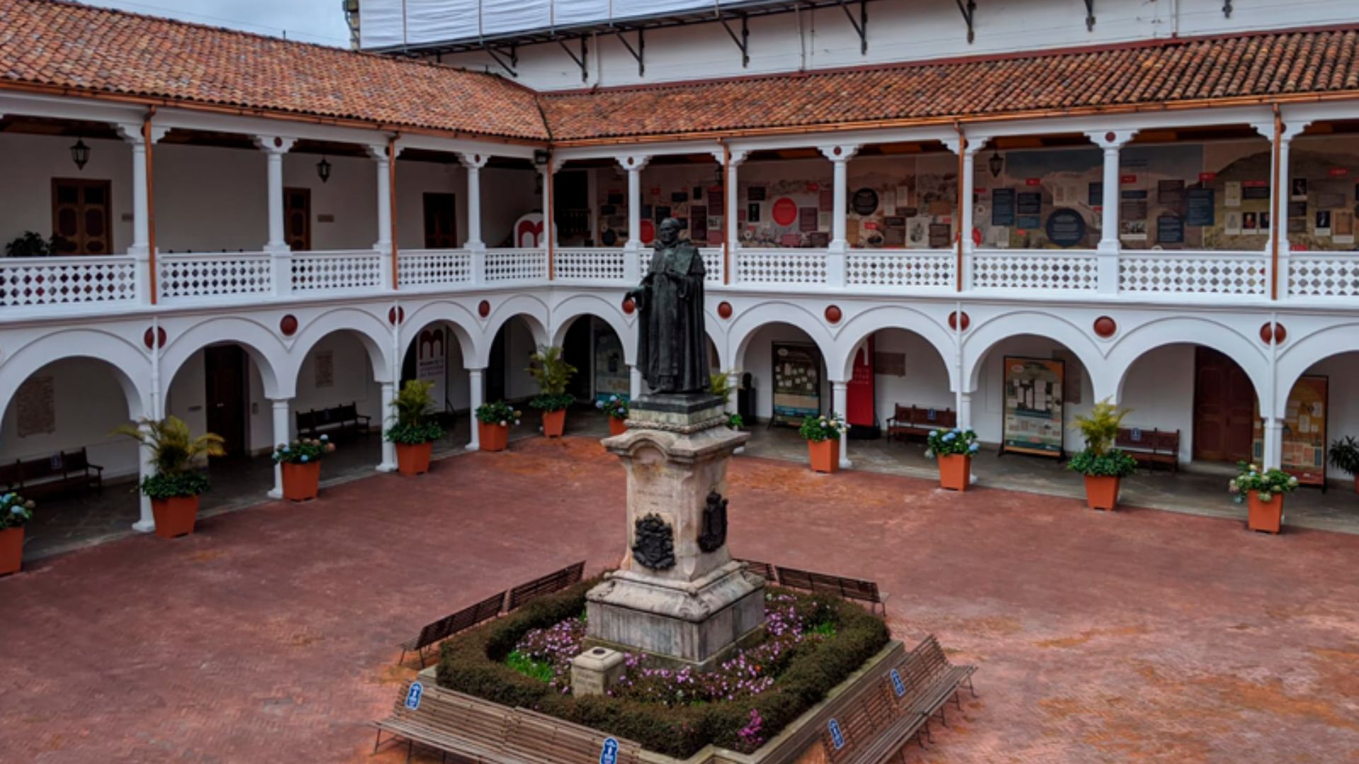 Denuncias estudiantiles, inconformismo con el rector y cacerolazos: ¿qué está pasando en la Universidad del Rosario?