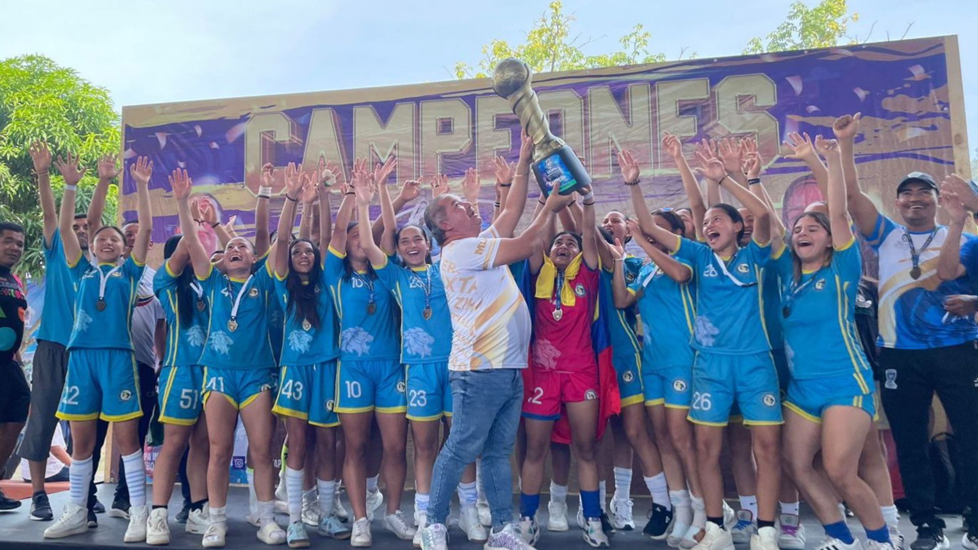 Bacatá, doble campeón en México, dejando en alto el fútbol femenino colombiano