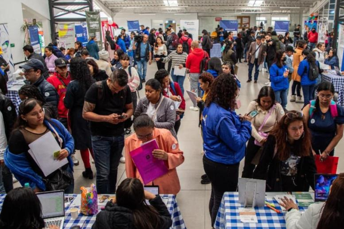 Bogotá impulsa el empleo con más de 4.900 vacantes en distintos sectores mediante Talento Capital