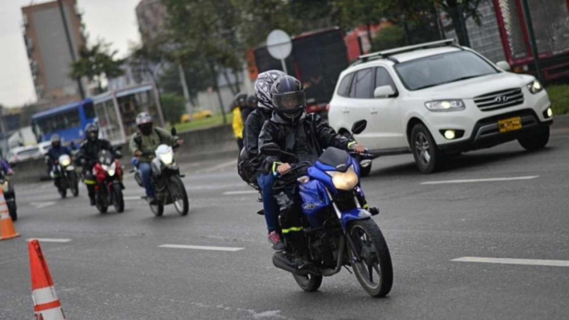 Restricción del parrillero en moto en Bogotá: ¿Una solución viable para la inseguridad?
