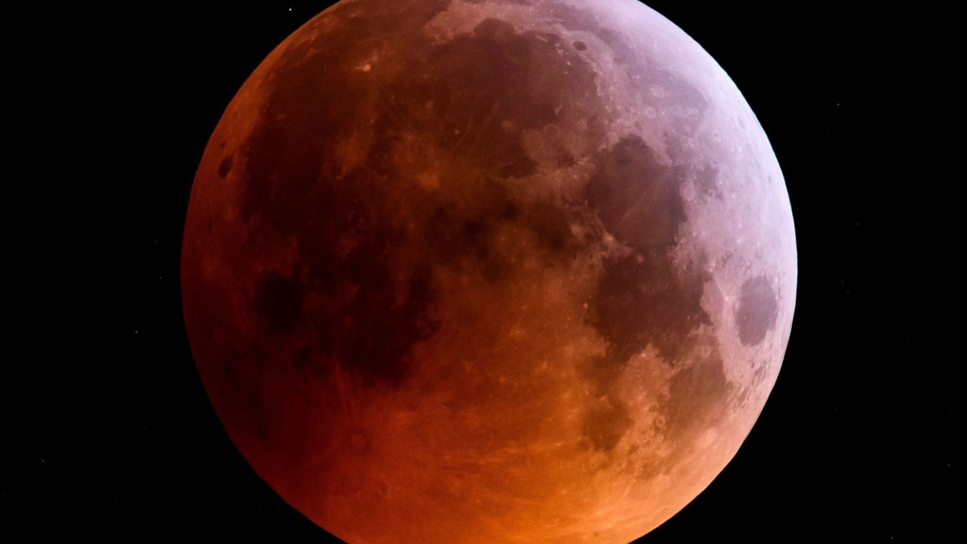 Viva la Noche de Luna Roja en el Planetario de Bogotá