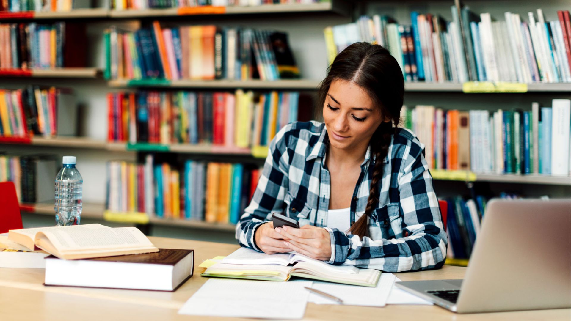 Anuncian becas para estudiar en el exterior: Canadá, Japón y Estados Unidos son algunos de los destinos