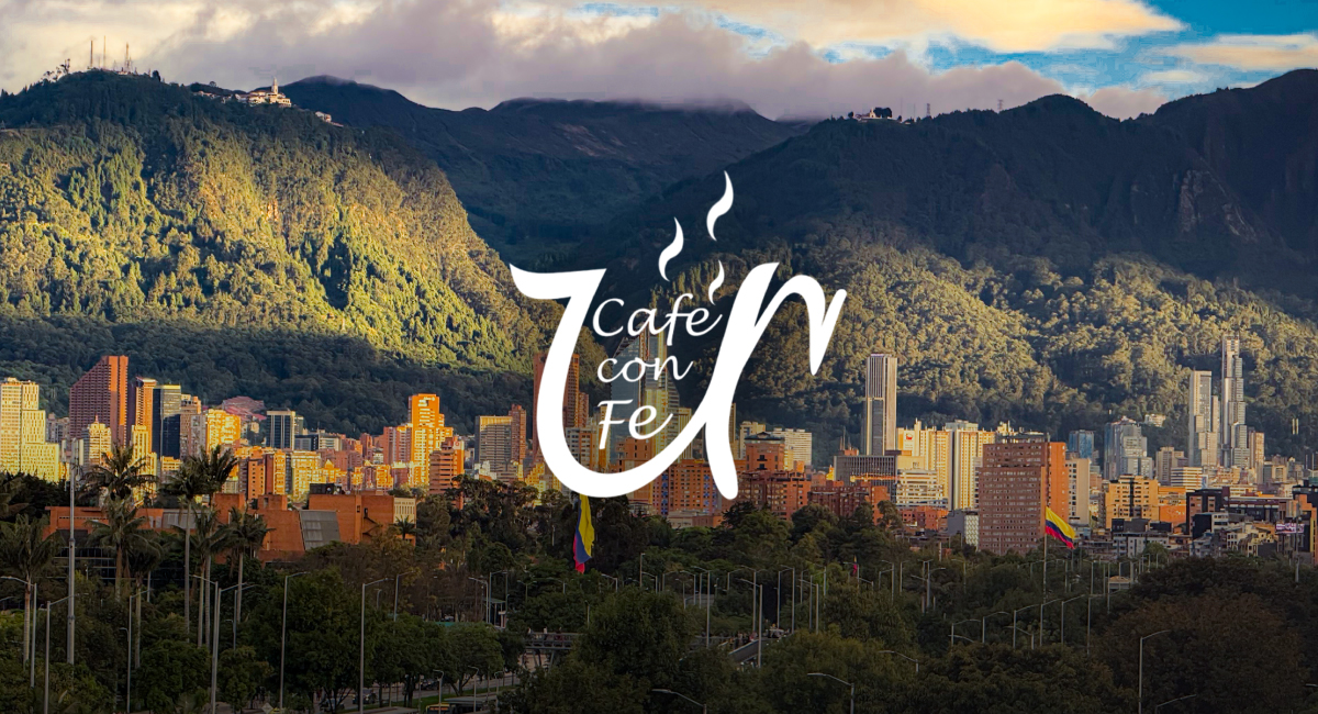 Panorámica de Bogotá donde al fondo se ven los Cerros Orientales