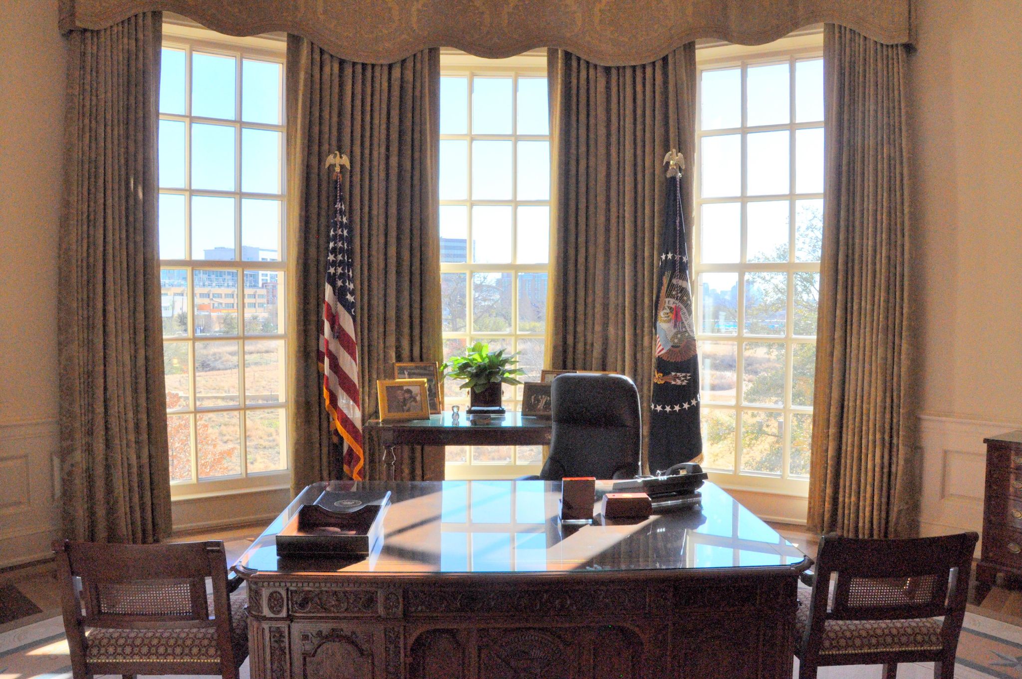 oval_office - Column Five