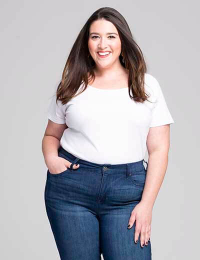 plus-size denim woman smiling in leroy skinny jeans