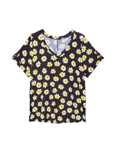 plus size tee with daisies