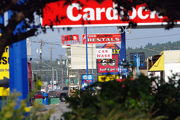 City continues shaping sign bylaw revamp