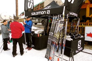 Chris Bloch-Hansen (blue shirt), a Kimberley Masters Skier member from Gerick Sports talks proper pole length.